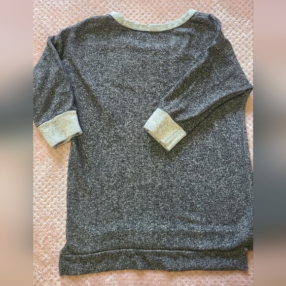 3/4 Sleeve Sweatshirt - Picture 2 of 3